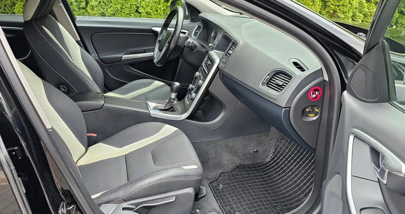 Volvo V60 cena 29900 przebieg: 283000, rok produkcji 2012 z Radom małe 172
